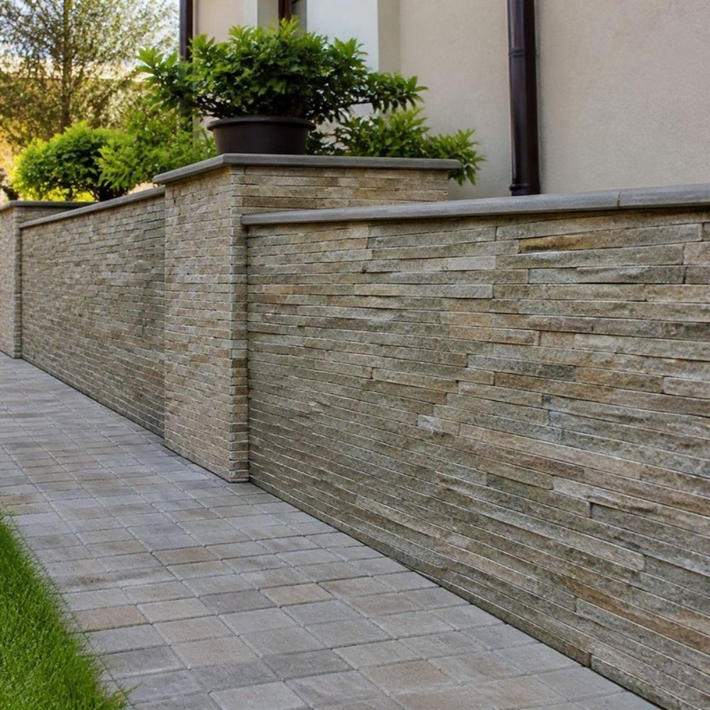 Gartenmauer und Sockel mit Natursteinverblendern